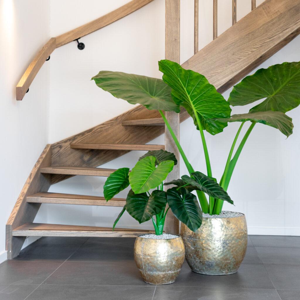 Kunstplanten in gouden potten